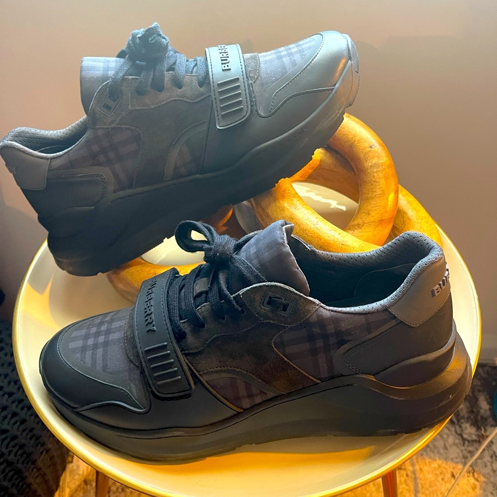 Burberry Low Top Sneakers Men’s